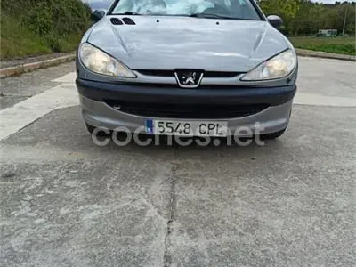 Usado Peugeot 206 70 CV (51 kW) 2003 Gris / plata Berlina