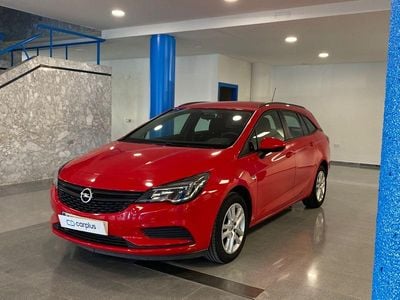 Usado Opel Astra Selective 105 CV (77 kW) 2017 Rojo rubí (brillante) Familiar
