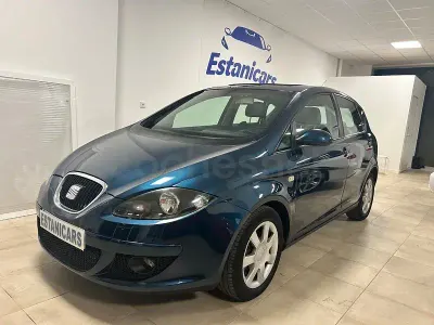 Usado Seat Altea Stylance 105 CV (77 kW) 2006 Azul Monovolumen