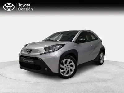 Begagnad Toyota Aygo X Play 72 HK (52 kW) 2024 Grå SUV