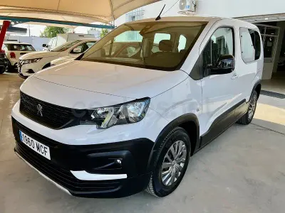 Usado Peugeot Rifter Active 100 CV (73 kW) 2022 Blanco Monovolumen