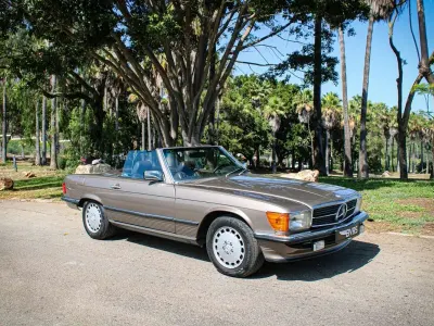 Usado Mercedes 560 AMG 241 CV (177 kW) 1988 Gris Descapotable