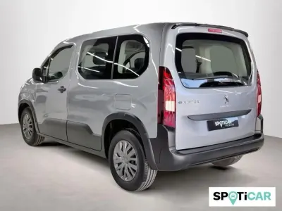 Usado Peugeot Rifter Active 100 kW (136 CV) 2023 Gris Monovolumen