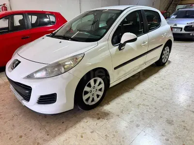 Usado Peugeot 207 Business-Line 75 CV (55 kW) 2010 Blanco Berlina