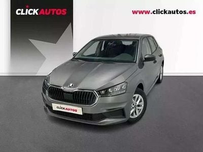 Usado Skoda Fabia Essence 80 CV (58 kW) 2025 Gris Utilitario