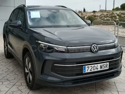 Usado VW Tiguan 150 CV (110 kW) 2024 Gris / plata SUV