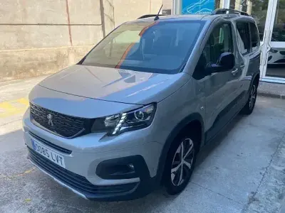 Usado Peugeot Rifter GT 100 CV (73 kW) 2021 Gris Monovolumen