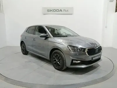 Usado Skoda Fabia Selection 115 CV (84 kW) 2025 Gris / plata Utilitario