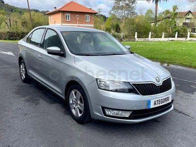 Usado Skoda Rapid Style 116 CV (85 kW) 2017 Gris / plata Utilitario