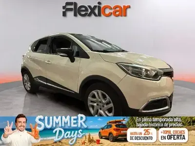 Usado Renault Captur Intens 90 CV (66 kW) 2016 Beige SUV