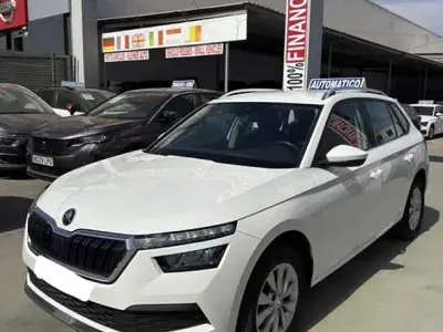 Usado Skoda Kamiq Ambition 110 CV (80 kW) 2021 Blanco SUV