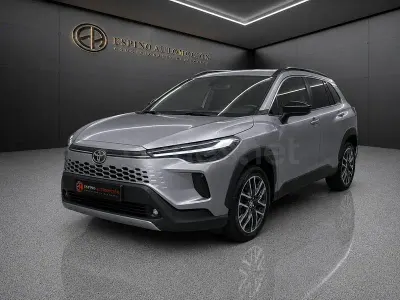 Usado Toyota Corolla Cross Style 140 CV (102 kW) 2025 Gris / plata SUV