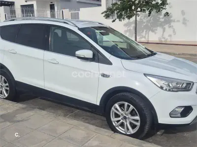Usado Ford Kuga Trend 120 CV (88 kW) 2019 Blanco SUV