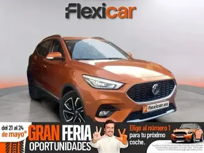 Usado MG ZS Luxury 111 HP (81 kW) 2023 Laranja Sedan