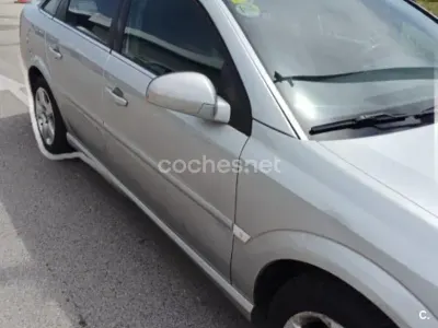 Usado Opel Vectra Elegance 120 CV (88 kW) 2006 Gris / plata Berlina
