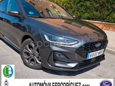 Gris / plata Usado 2024 Ford Focus ST-Line X Berlina | 25.500 € (Caro)