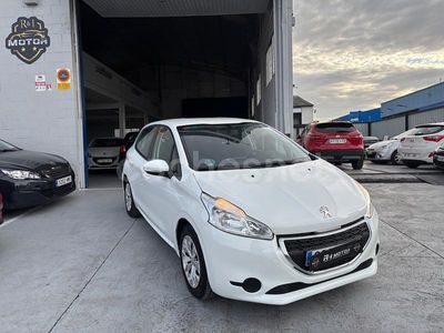 Gris / plata Usado 2014 Peugeot 208 Access Utilitario | 5900 € (Precio justo)