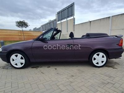 Usado Opel Astra Cabriolet 115 CV (84 kW) 1995 Violeta / lila Descapotable