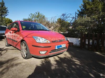 Usado Ford Focus Trend 115 CV (84 kW) 2004 Rojo Berlina