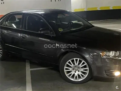 Usado Audi A4 140 CV (102 kW) 2007 Gris / plata Berlina