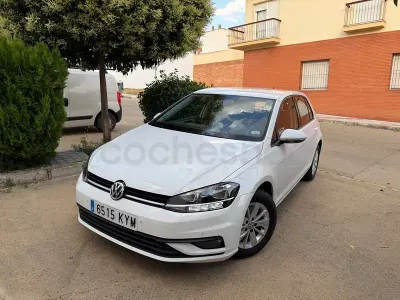 Usado VW Golf VII 115 CV (84 kW) 2019 Blanco Berlina