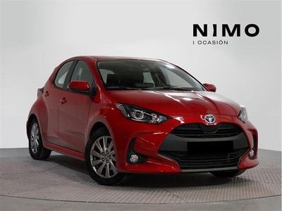Rojo Usado 2024 Toyota Yaris Hybrid Active Berlina | 22.500 € (Precio justo)
