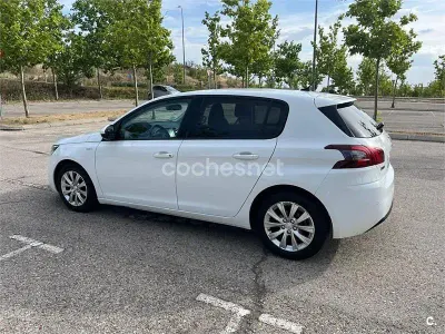 Usado Peugeot 308 Style 100 CV (73 kW) 2020 Blanco Berlina