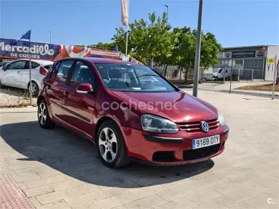 Usado VW Golf IV Highline 105 CV (77 kW) 2005 Granate Berlina