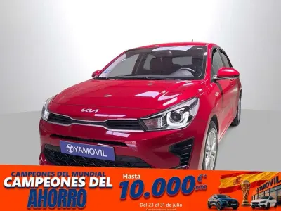 Usado Kia Rio 84 CV (61 kW) 2022 Rojo Utilitario