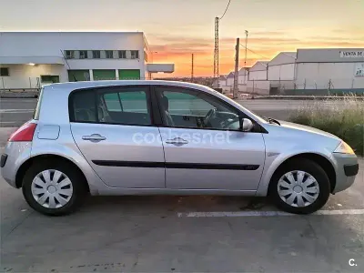 Usado Renault Mégane Expression 100 CV (73 kW) 2005 Gris / plata Berlina