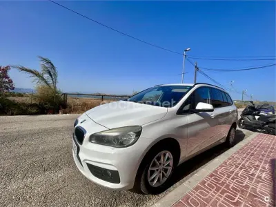 Usado BMW 218 150 CV (110 kW) 2015 Blanco Familiar