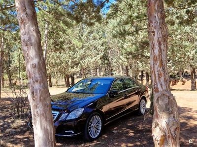 Usado Mercedes E220 Elegance 170 CV (125 kW) 2009 Granate Berlina