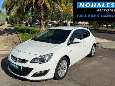 Usado Opel Astra Selective 110 CV (80 kW) 2014 Blanco Berlina