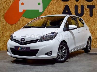 Usado Toyota Yaris Active 99 CV (72 kW) 2014 Blanco Utilitario