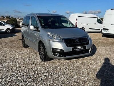 Usado Peugeot Partner Tepee Active 100 CV (73 kW) 2017 Gris Monovolumen
