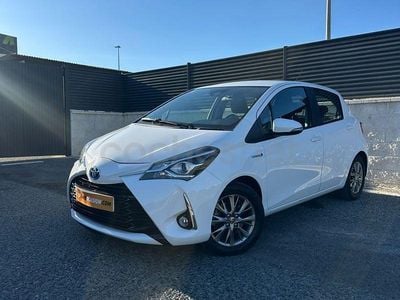 Usado Toyota Yaris Hybrid Advance 100 CV (73 kW) 2017 Blanco Berlina