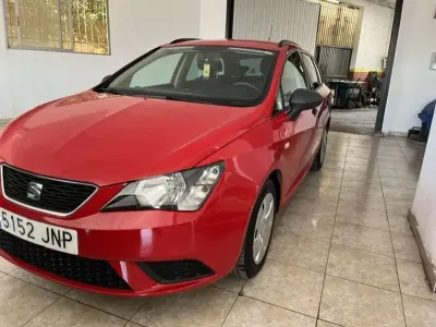 Usado Seat Ibiza ST Style 75 CV (55 kW) 2016 Rojo Familiar