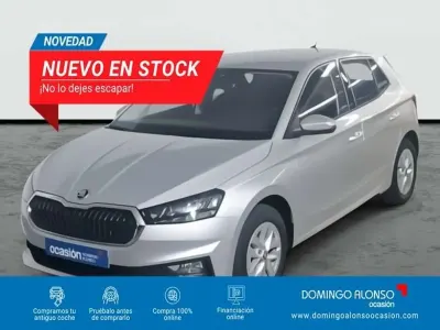 Usado Skoda Fabia Selection 95 CV (69 kW) 2025 Plateado Utilitario