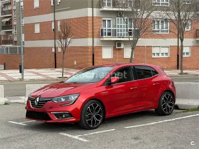 Usado Renault Mégane Zen 140 CV (102 kW) 2019 Rojo Berlina