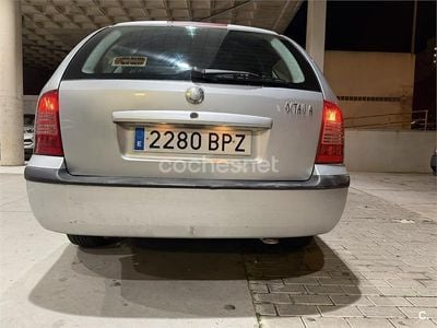 Usado Skoda Octavia Elegance 110 CV (80 kW) 2001 Gris / plata Familiar