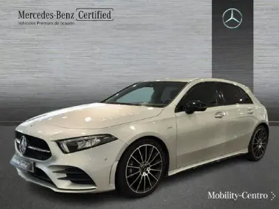 Usado Mercedes A180 AMG line 116 CV (85 kW) 2021 Iridiumsilber  metalliclack Berlina