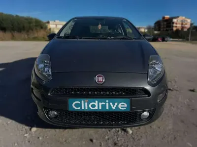 Usado Fiat Punto Young 69 CV (50 kW) 2013 Gris Utilitario
