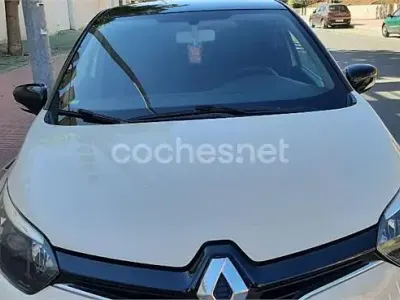 Usado Renault Captur Life 90 CV (66 kW) 2014 Amarillo SUV