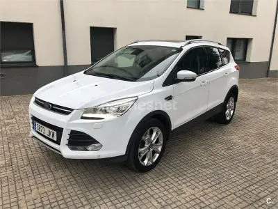 Usado Ford Kuga Titanium 150 CV (110 kW) 2015 Blanco SUV