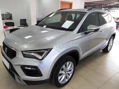 Usado Seat Ateca Style 150 CV (110 kW) 2025 Gris / plata SUV