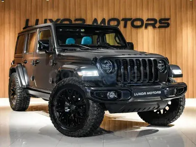 Usado Jeep Wrangler Sahara 381 CV (280 kW) 2023 Gris / plata SUV