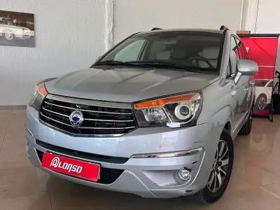 Usado SsangYong Rodius Limited 178 CV (130 kW) 2017 Gris / plata Monovolumen