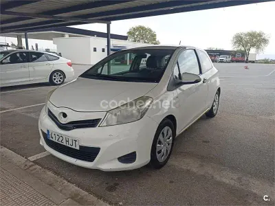 Usado Toyota Yaris Live 90 CV (66 kW) 2012 Blanco Utilitario