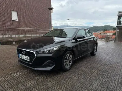 Usado Hyundai i30 120 CV (88 kW) 2018 Negro Berlina