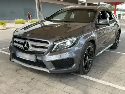 Usado Mercedes GLA220 AMG line 177 CV (130 kW) 2015 Gris / plata SUV